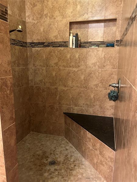 Photo: 17 of 24