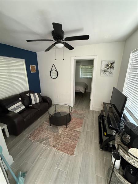 Photo: 20 of 25