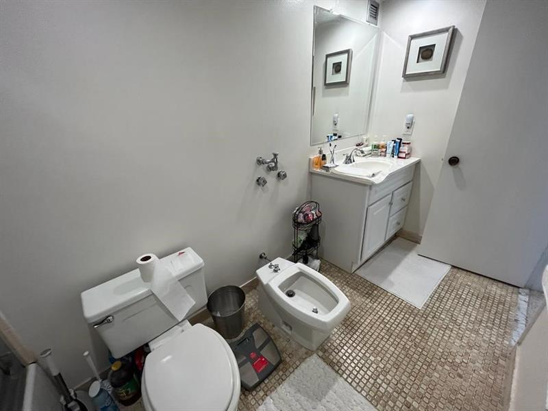 Photo: 21 of 37