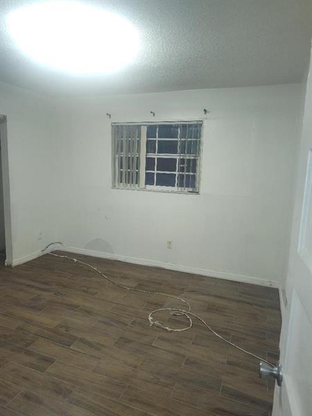 Photo: 5 of 6