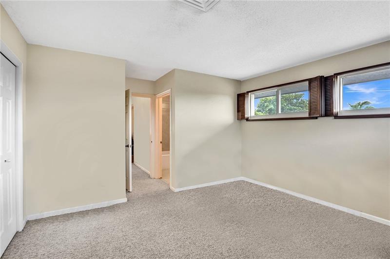 Photo: 15 of 22