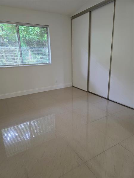 Photo: 17 of 24