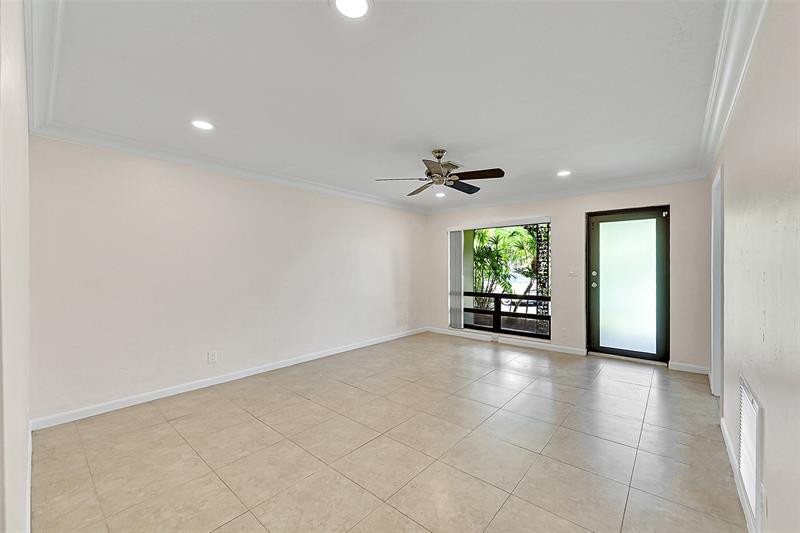 Photo: 5 of 28