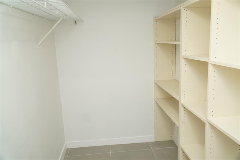 Photo: 16 of 25