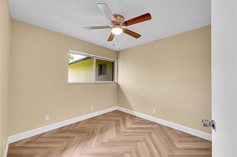 Photo: 20 of 26