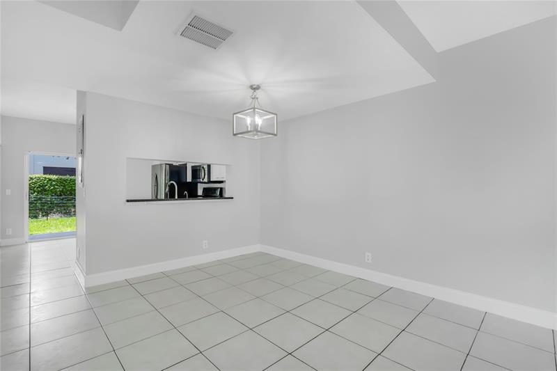 Photo: 8 of 35