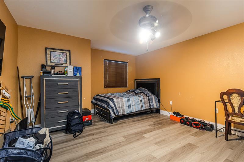 Photo: 20 of 25