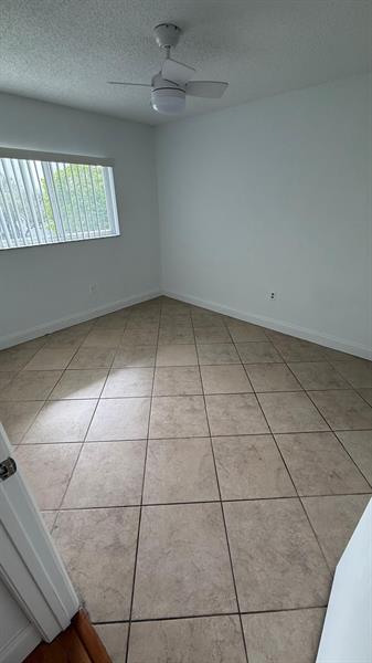 Photo: 16 of 26
