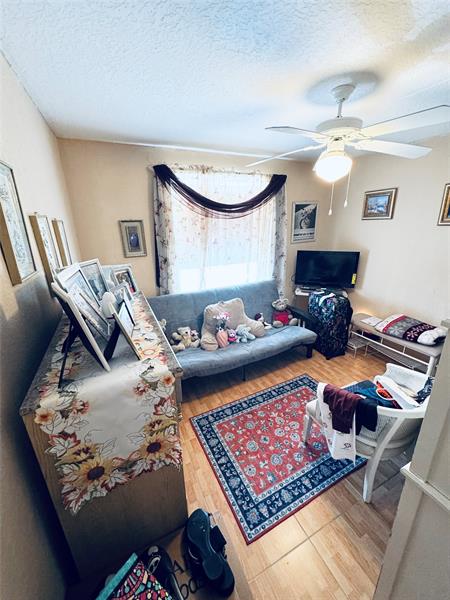 Photo: 17 of 26