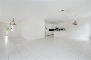 Photo: 4 of 34