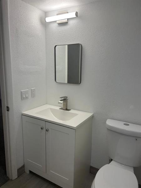 Photo: 15 of 26