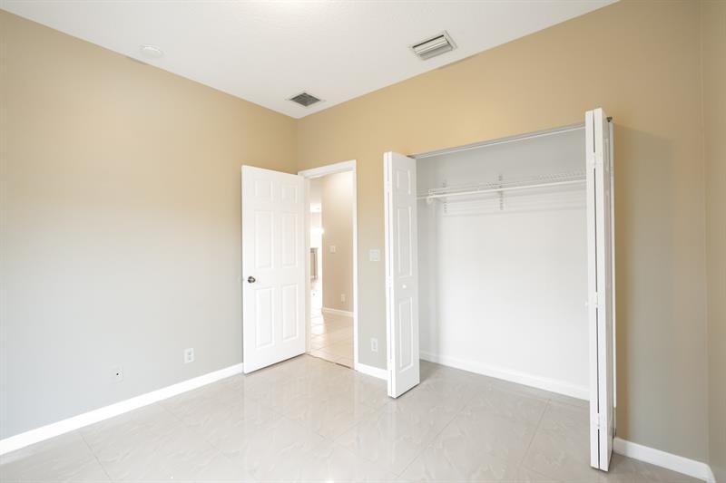 Photo: 7 of 24