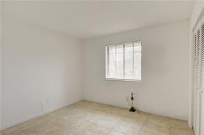 Photo: 18 of 24