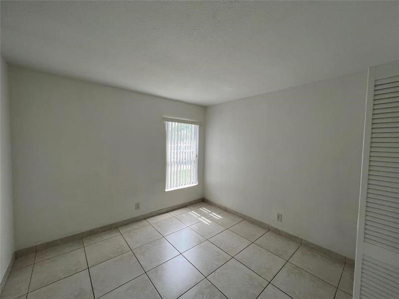 Photo: 20 of 31