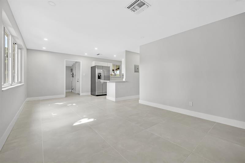 Photo: 5 of 24