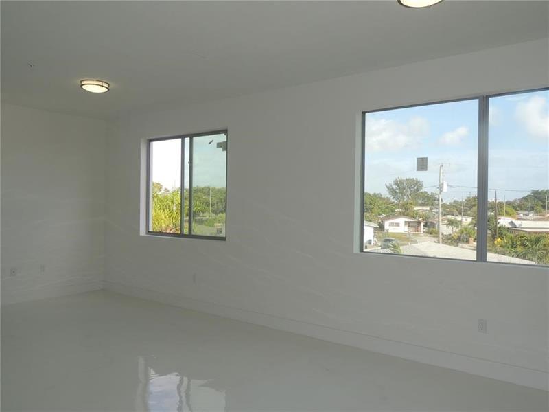 Photo: 4 of 8