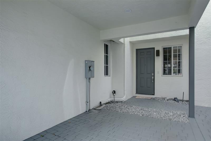 Photo: 4 of 51