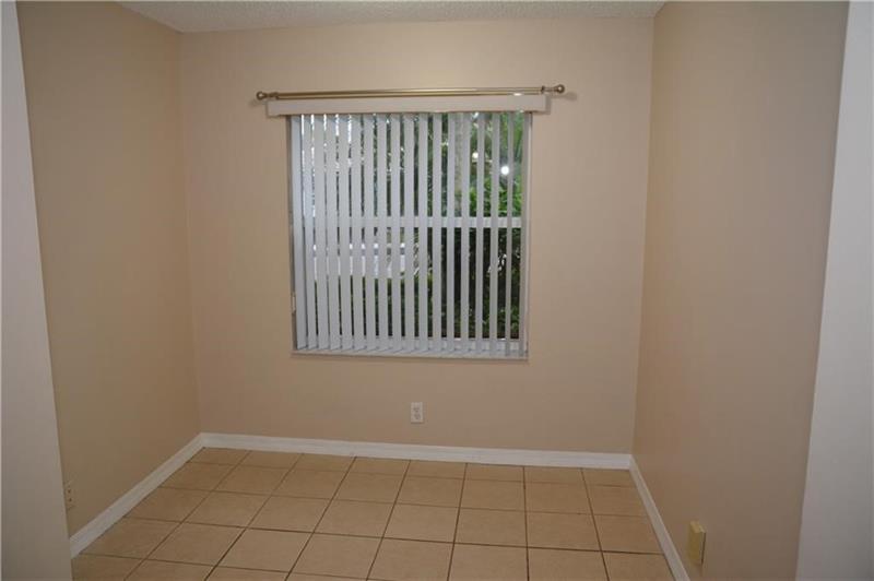 Photo: 15 of 27