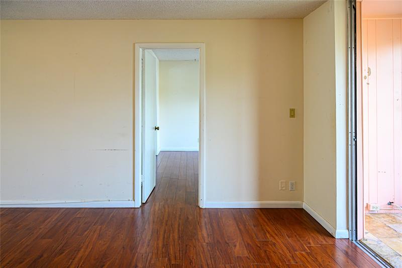Photo: 19 of 27