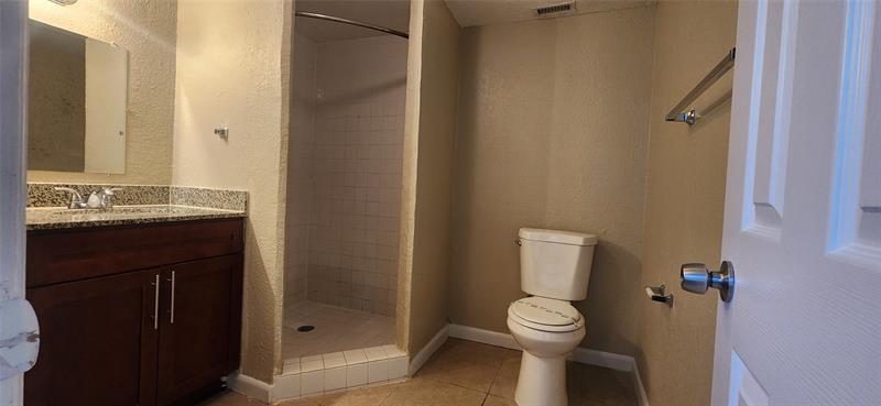 Photo: 3 of 6