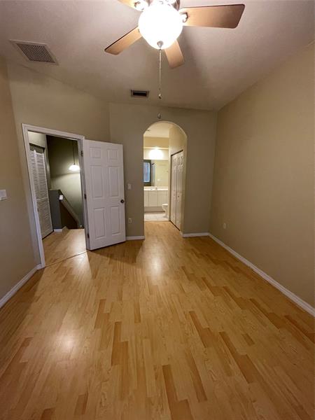 Photo: 10 of 23