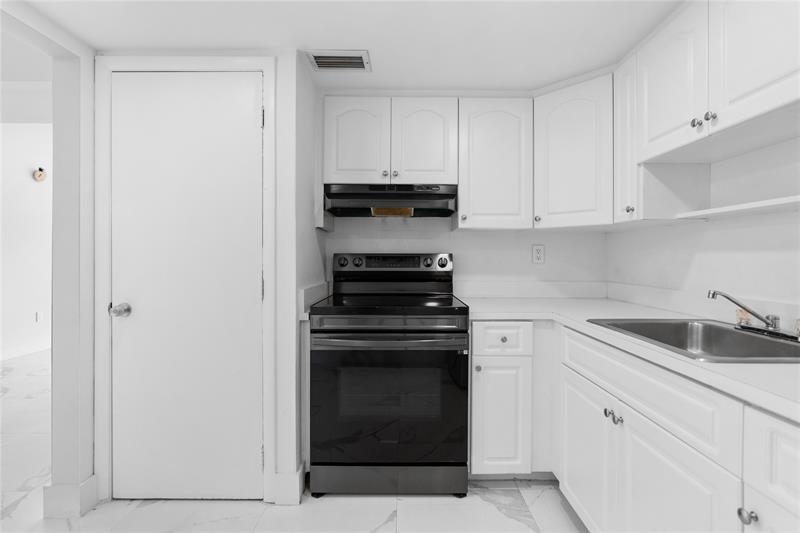 Photo: 10 of 21