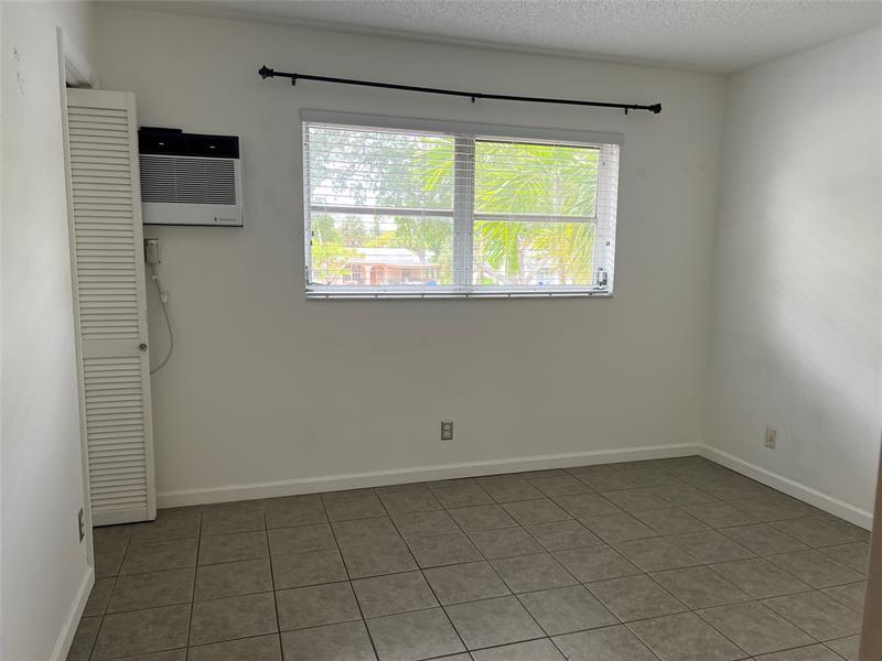 Photo: 8 of 20