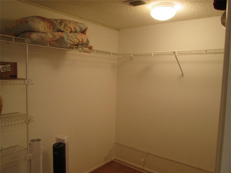 Photo: 17 of 25