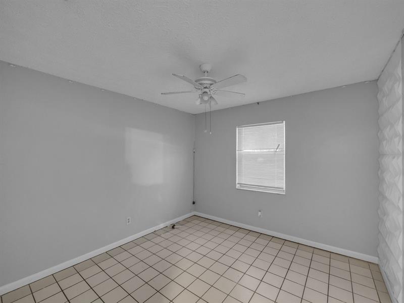 Photo: 14 of 26