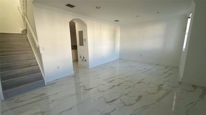 Photo: 16 of 26