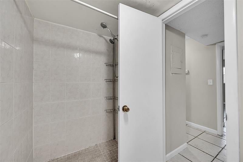 Photo: 6 of 31