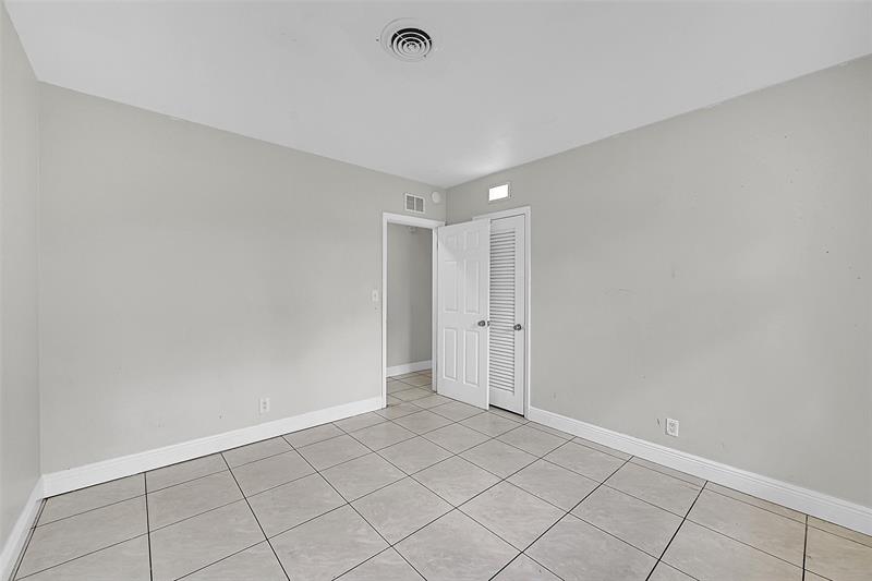 Photo: 16 of 25
