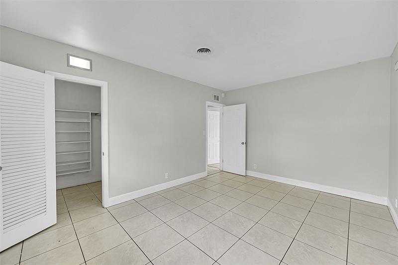 Photo: 19 of 25