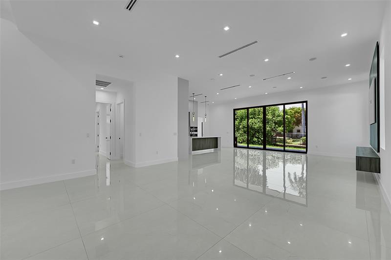 Photo: 4 of 35