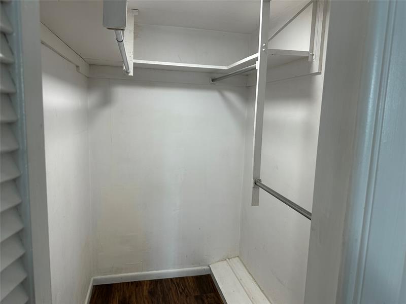 Photo: 9 of 25