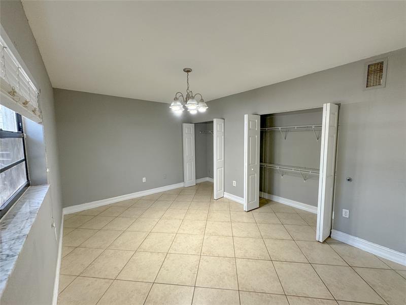 Photo: 4 of 6
