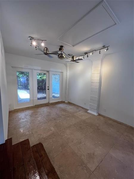 Photo: 20 of 25