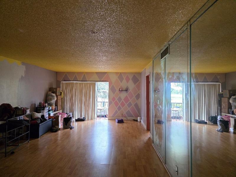 Photo: 4 of 8