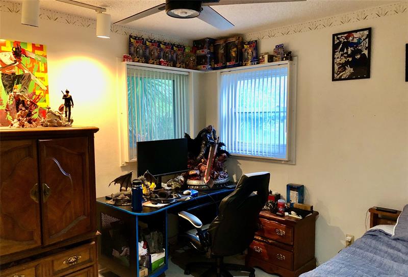 Photo: 12 of 24