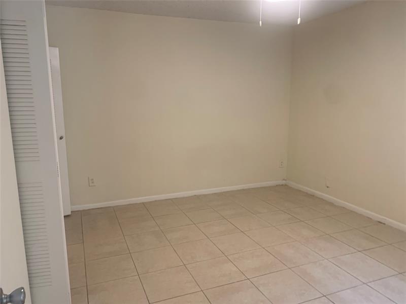 Photo: 5 of 6