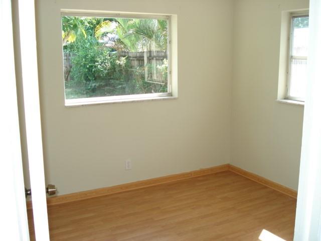 Photo: 4 of 7