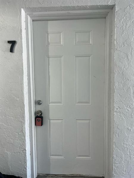 Photo: 7 of 7