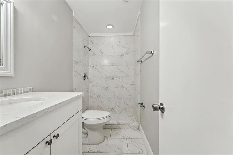 Photo: 15 of 24