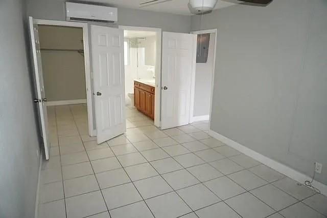 Photo: 5 of 7