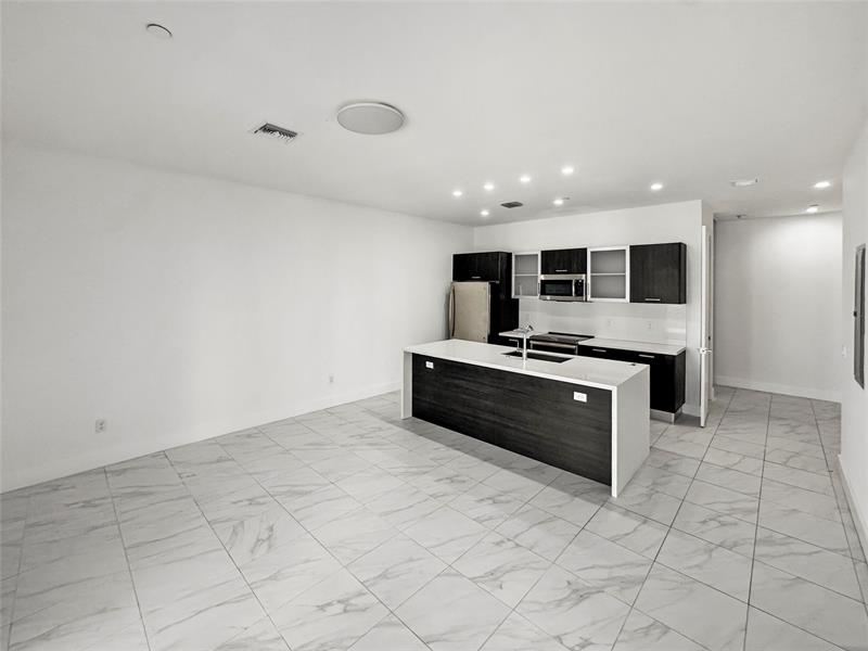 Photo: 15 of 24
