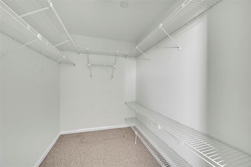 Photo: 15 of 26