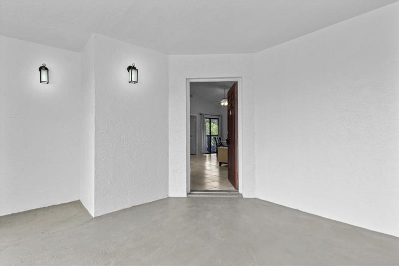 Photo: 5 of 40