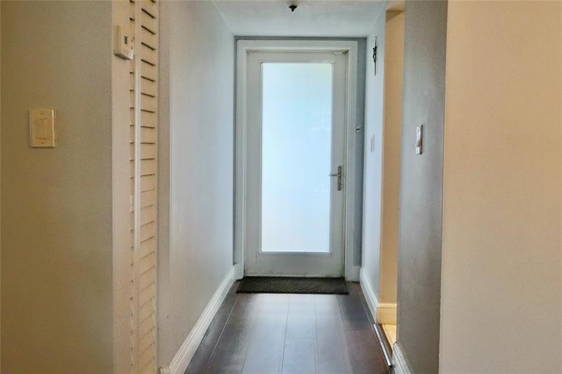 Photo: 15 of 27