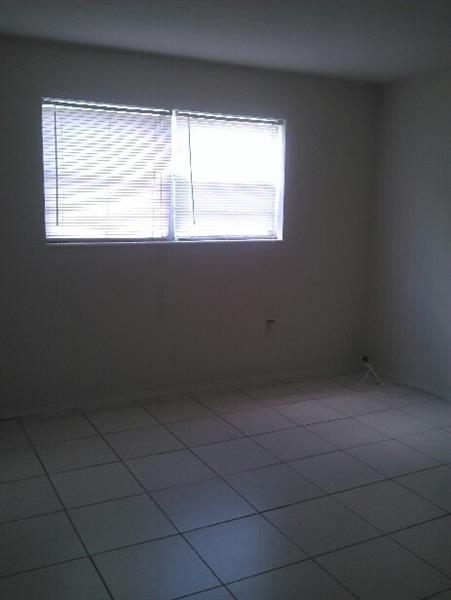 Photo: 2 of 6