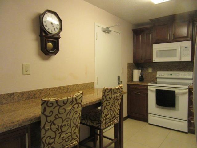 Photo: 2 of 24